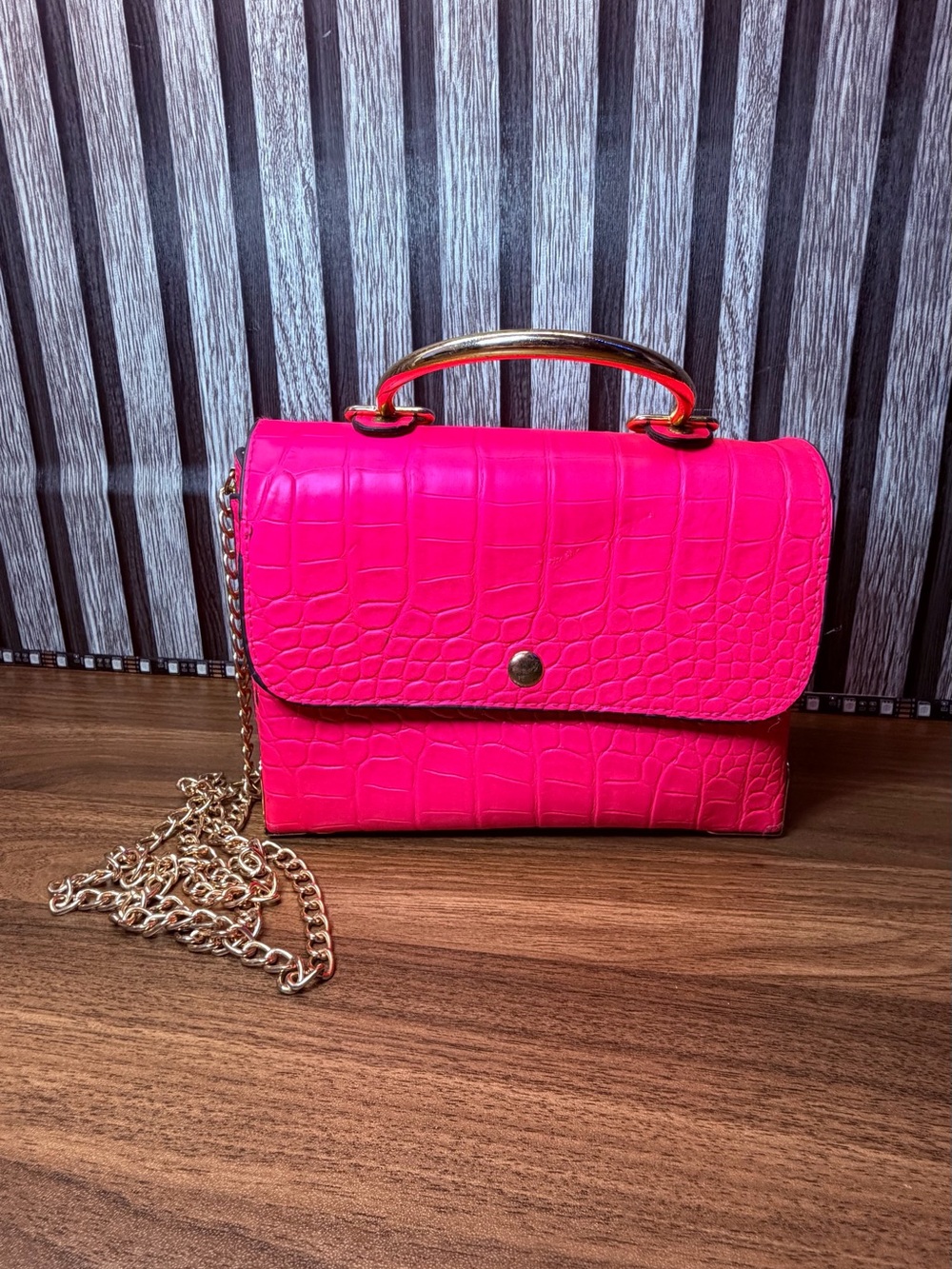 Croc-Embossed Hot Pink Top-Handle Crossbody Bag with Gold Chain